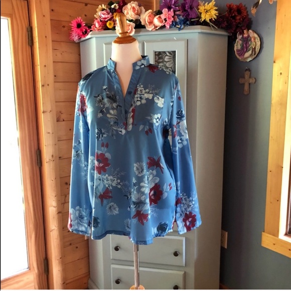 Beautiful Blouse w/ Button Up Sleeves. Brand NEW!! - Picture 6 of 8